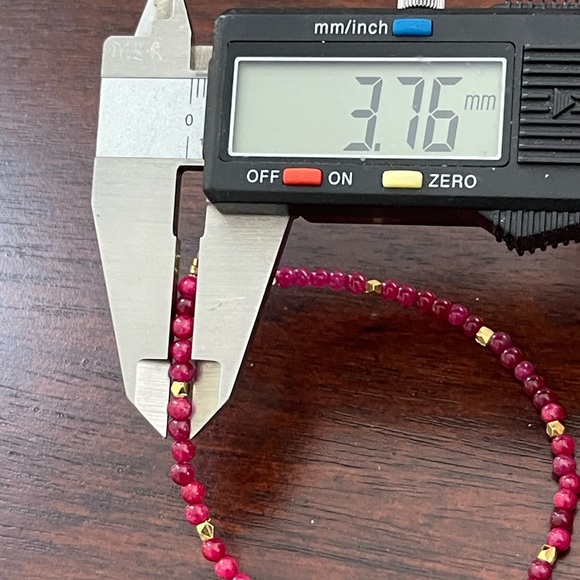 3.75 mm pinkish red ruby bead gold tone heart clasp bracelet - Picture 9 of 9